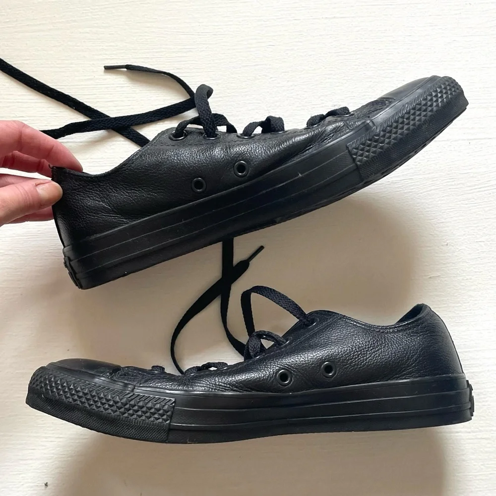 Converse 6.5 Chuck Taylor Allstar Leather Low Top Sneakers Black on black